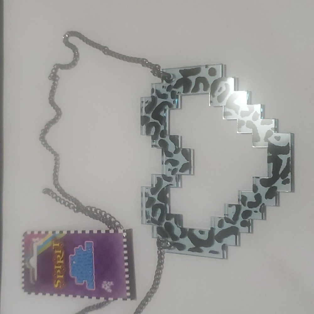 Animal Print heart plastic necklace brand new